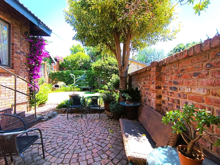 4 Bedroom Property for Sale in Pentagon Park Free State